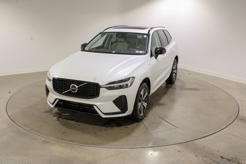 2025 Volvo XC60 Recharge T8 Core Dark Theme eAWD