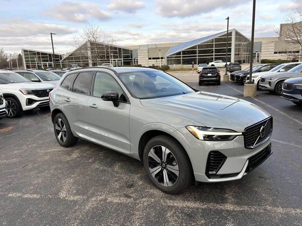 2025 Volvo XC60 Recharge T8 Core Dark Theme eAWD