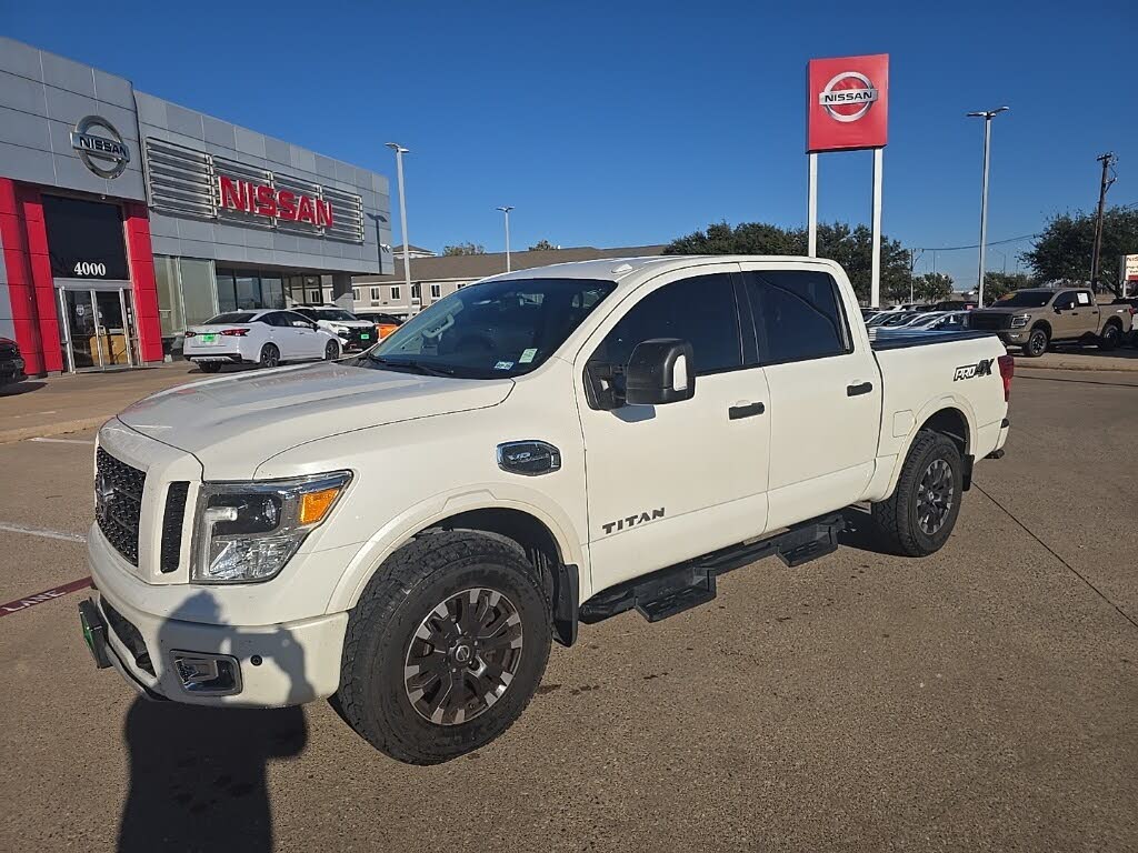 2017 Nissan Titan PRO-4X Crew Cab 4WD