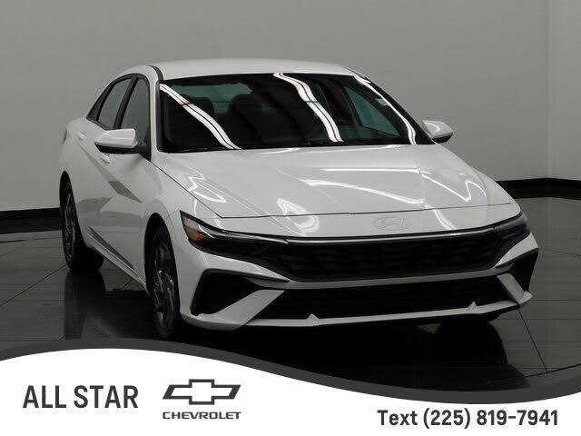 2024 Hyundai Elantra SEL FWD