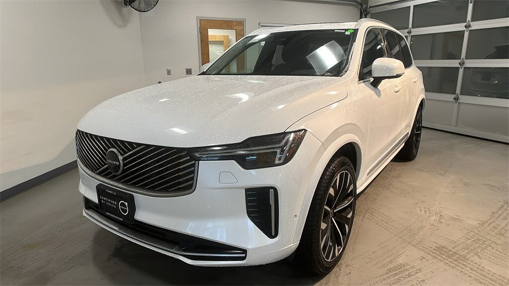 2025 Volvo XC90 B6 Plus Bright Theme 7-Passenger AWD