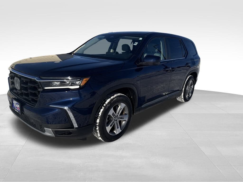 2023 Honda Pilot EX-L AWD with Captains Chairs