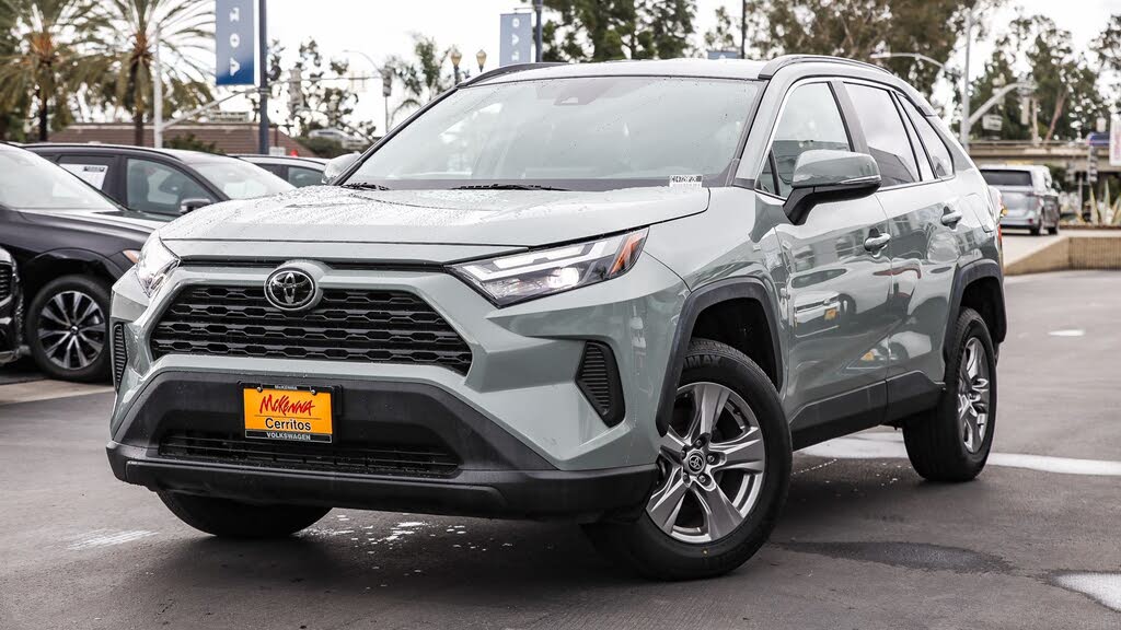 2023 Toyota RAV4 XLE FWD