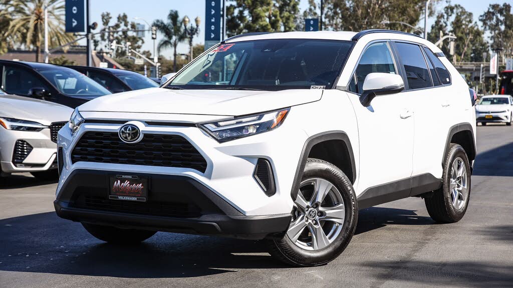 2024 Toyota RAV4 XLE FWD