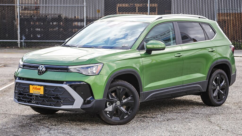 2025 Volkswagen Taos SE FWD