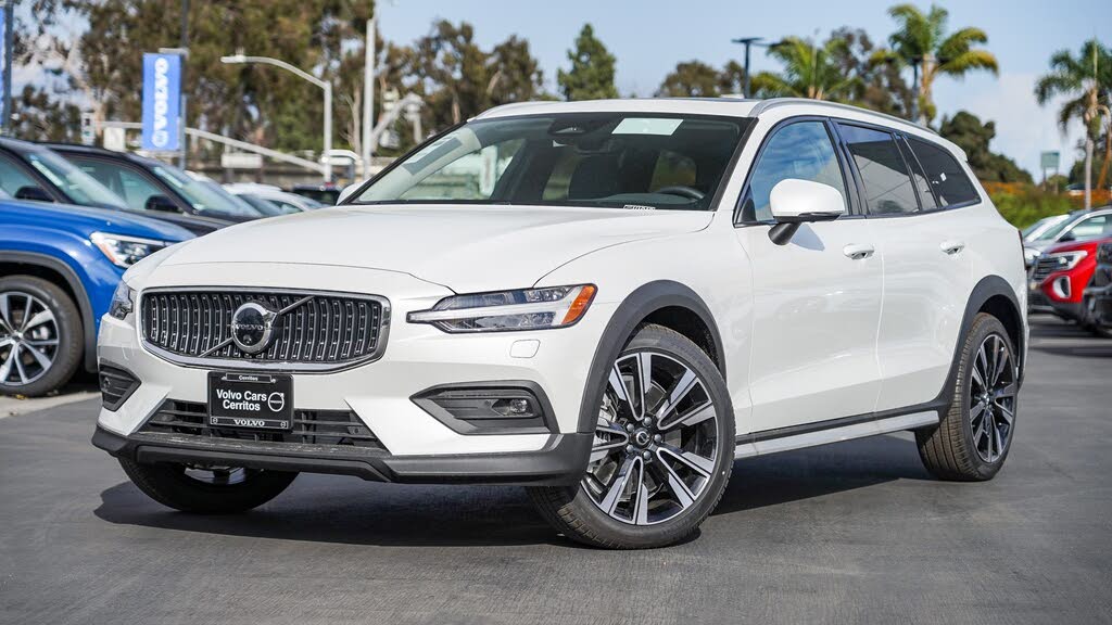 2025 Volvo V60 Cross Country B5 Ultra AWD
