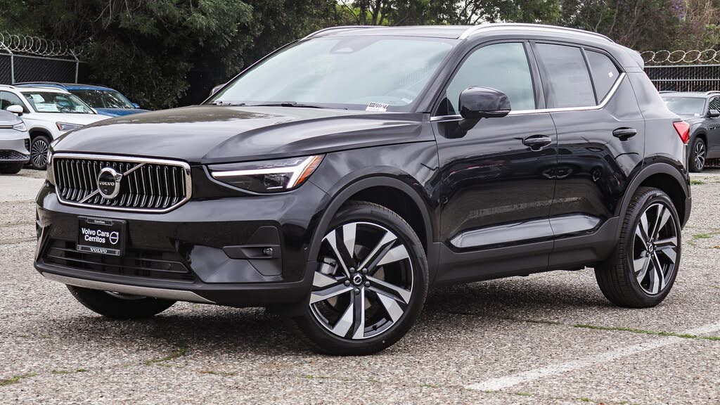 2025 Volvo XC40 B5 Plus Bright Theme AWD