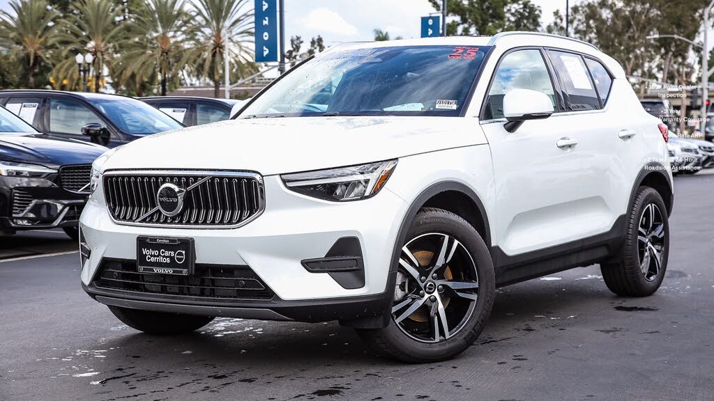2025 Volvo XC40 B5 Core Bright Theme AWD