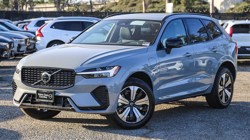 2025 Volvo XC60 Recharge T8 Plus Dark Theme eAWD