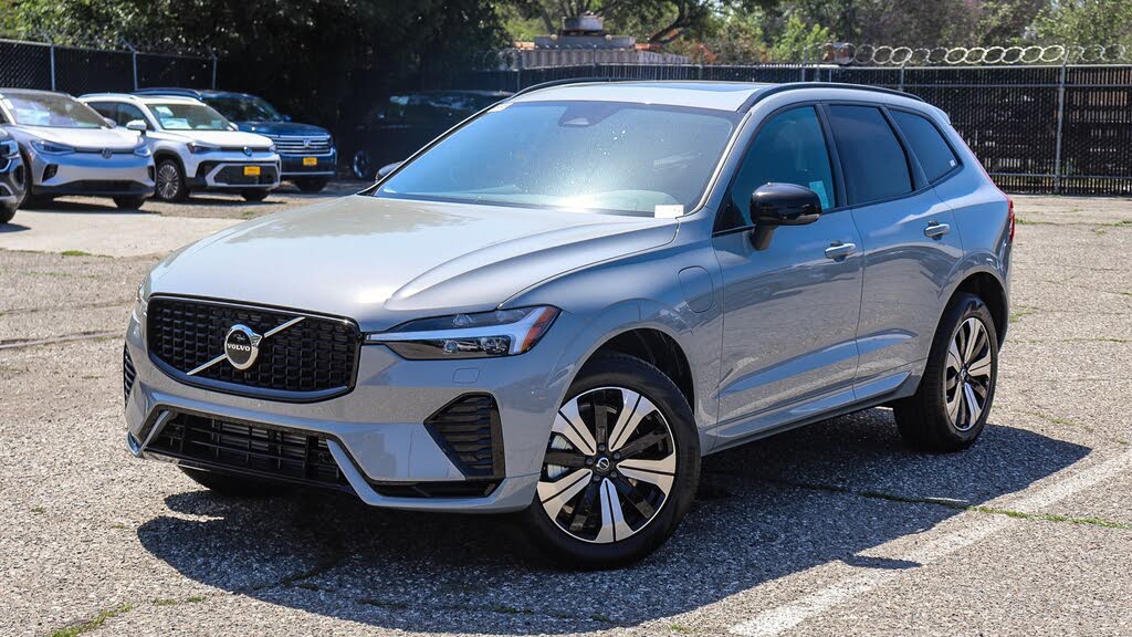 2025 Volvo XC60 Recharge T8 Core Dark Theme eAWD