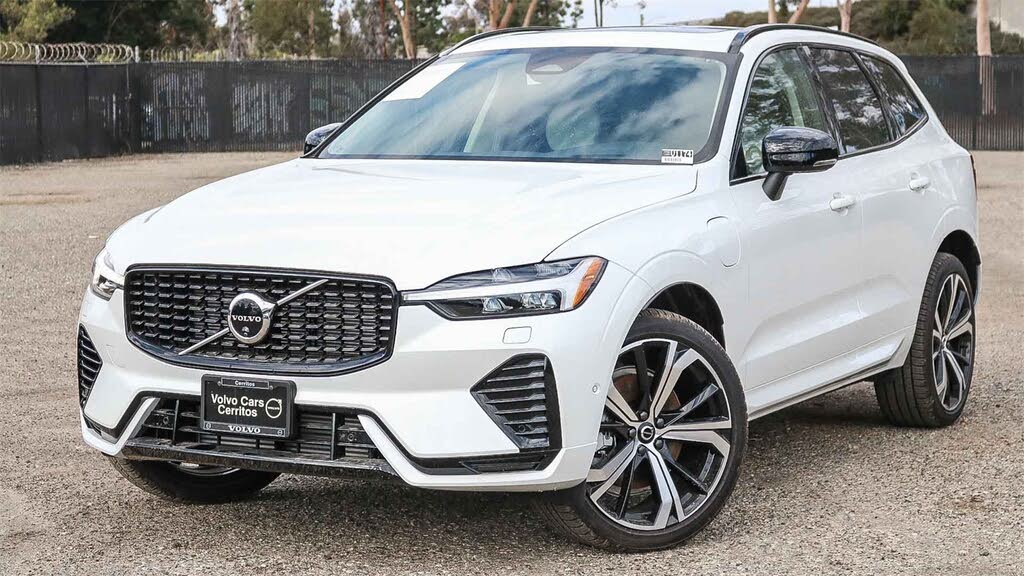 2025 Volvo XC60 Recharge T8 Ultra Dark Theme eAWD
