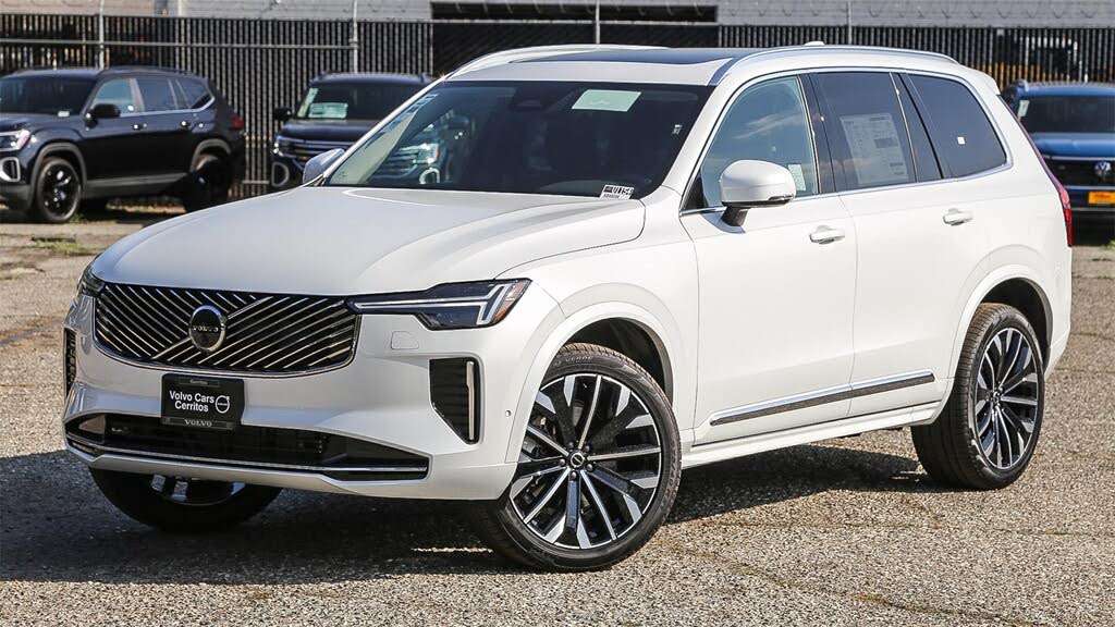 2025 Volvo XC90 B6 Plus Bright Theme 7-Passenger AWD