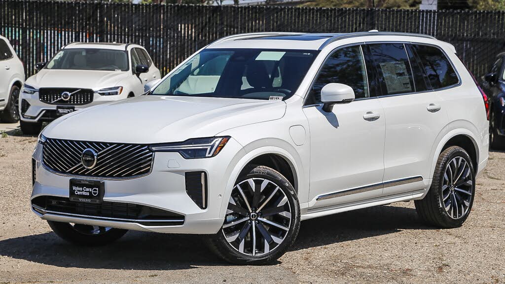 2025 Volvo XC90 Recharge T8 Plus Bright Theme 7-Passenger eAWD