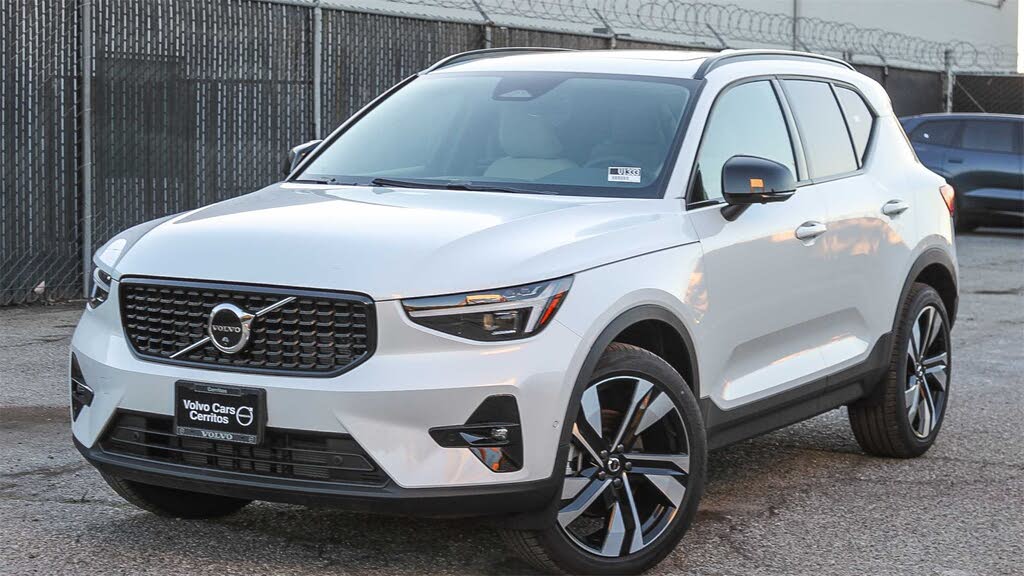 2026 Volvo XC40 B5 Ultra AWD