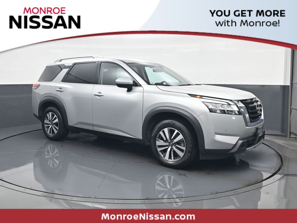 2023 Nissan Pathfinder SL FWD