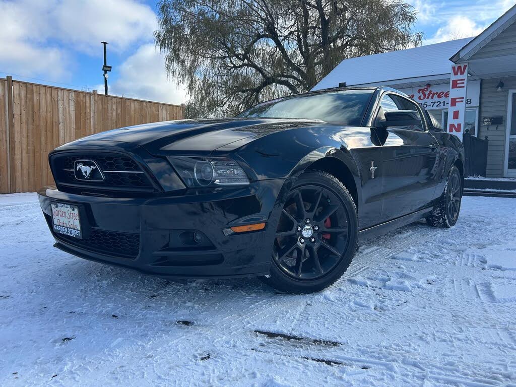 2013 Ford Mustang V6 Coupe RWD