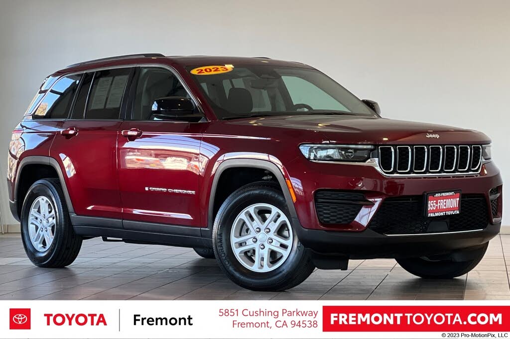 2023 Jeep Grand Cherokee Laredo 4WD