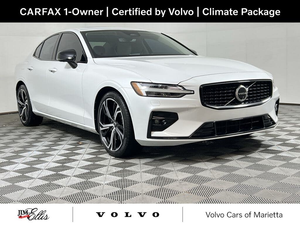 2024 Volvo S60 B5 Plus Dark Theme FWD