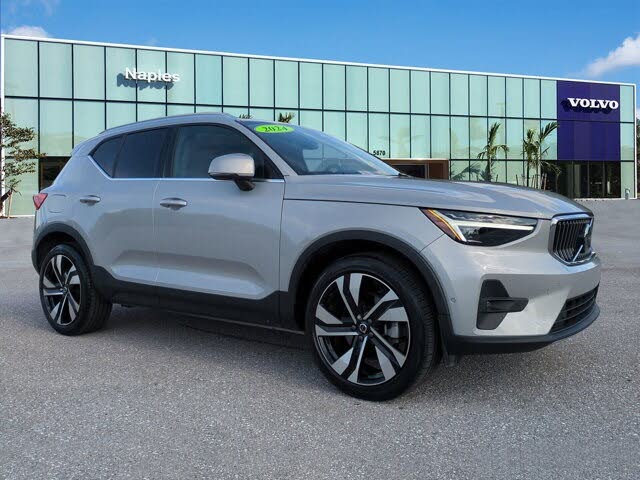 2024 Volvo XC40 B5 Plus Bright Theme AWD