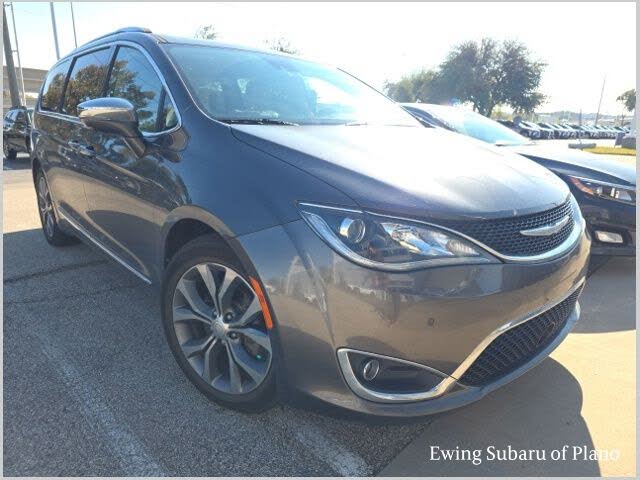 2017 Chrysler Pacifica Limited FWD