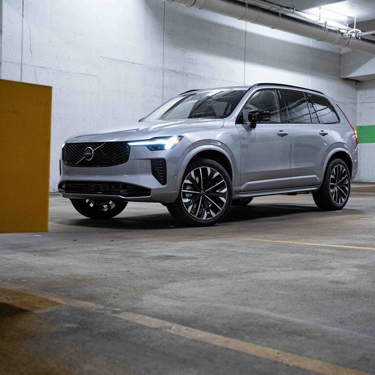 2026 Volvo XC90 B6 Ultra Dark 6-Passenger AWD