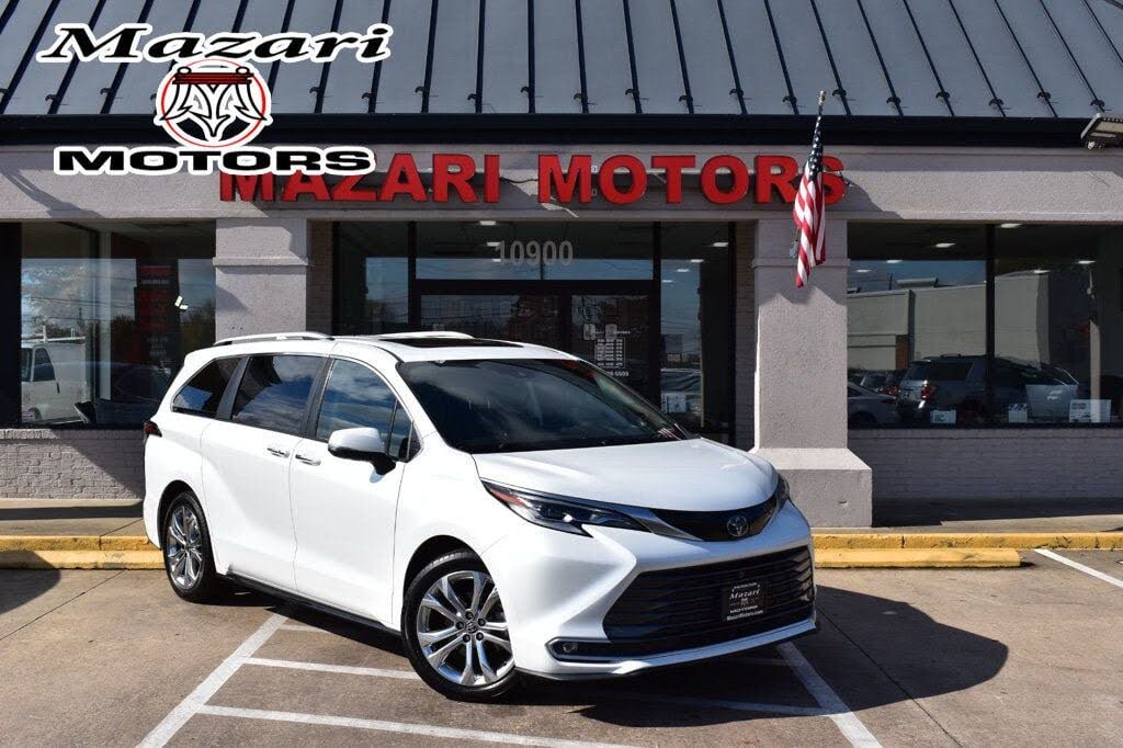 2022 Toyota Sienna Platinum 7-Passenger FWD