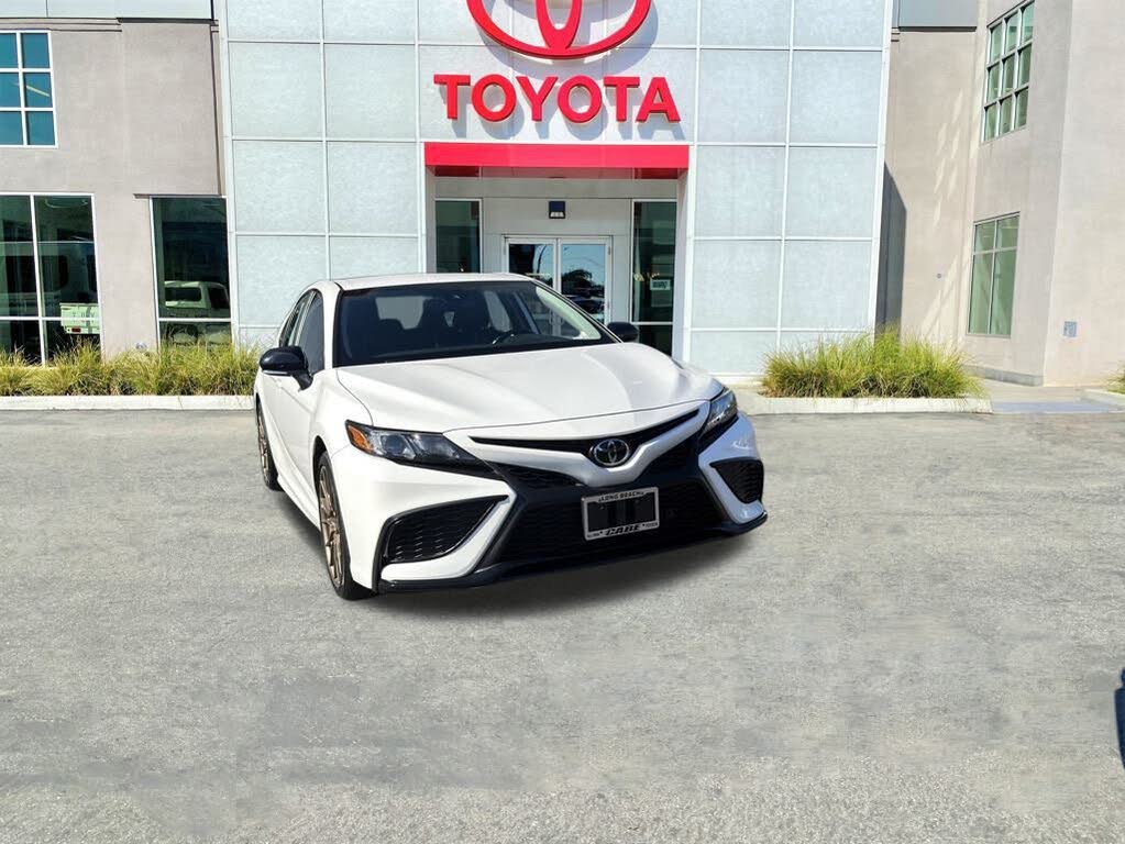 2024 Toyota Camry SE Nightshade FWD
