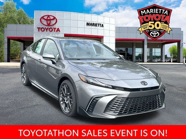 2025 Toyota Camry SE FWD