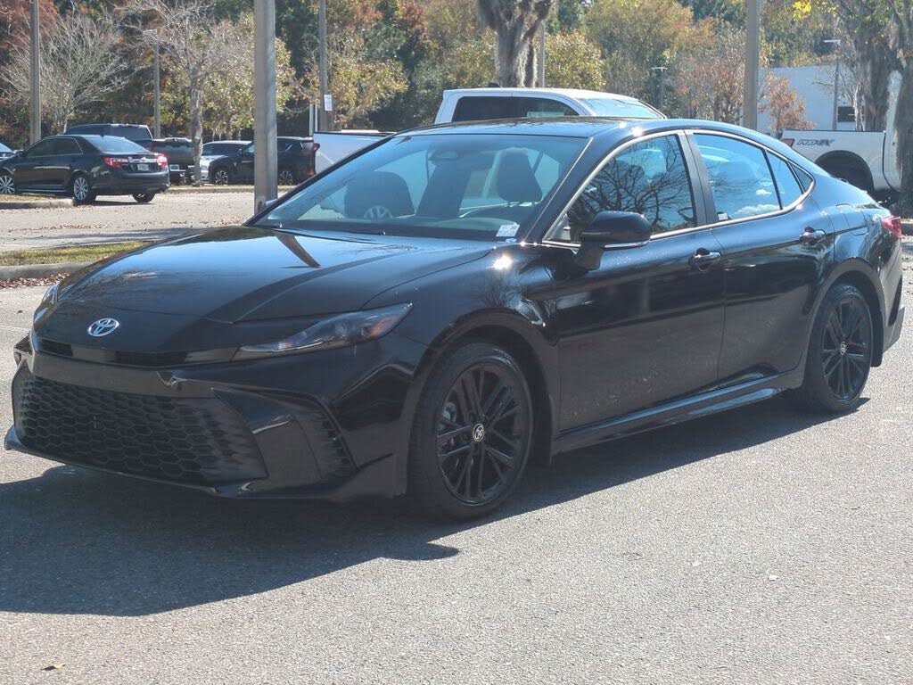 2025 Toyota Camry SE FWD