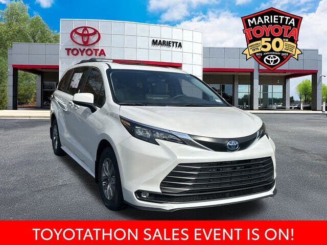 2025 Toyota Sienna XLE 7-Passenger FWD