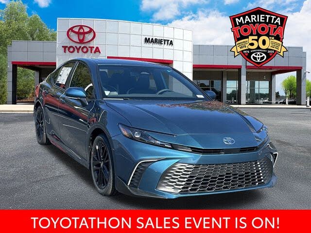 2026 Toyota Camry SE FWD