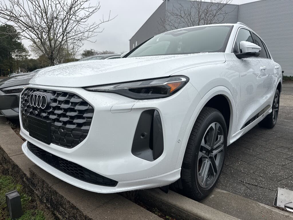 2025 Audi Q5 quattro Premium 40 TFSI