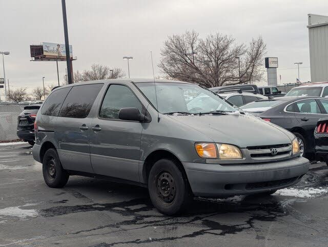 1999 Toyota Sienna 3 Dr CE Passenger Van
