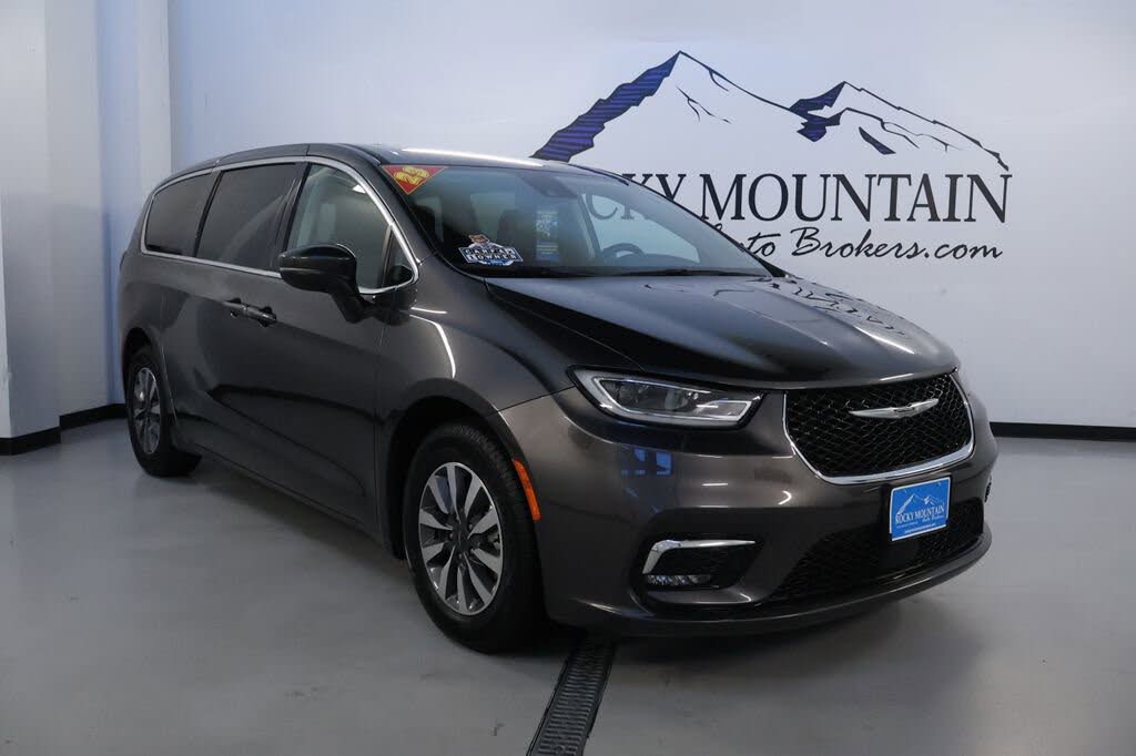 2023 Chrysler Pacifica Hybrid Touring L FWD