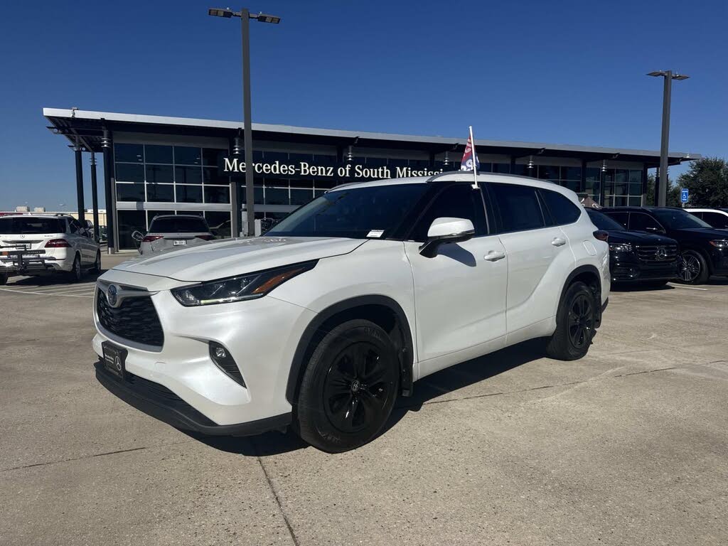 2023 Toyota Highlander Hybrid Bronze Edition FWD