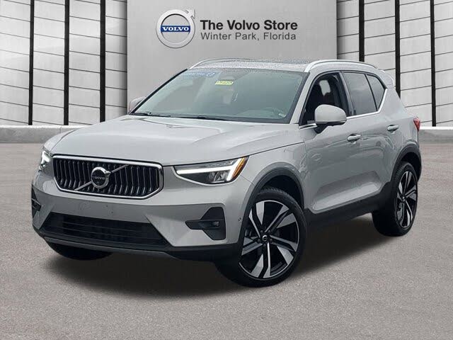 2025 Volvo XC40 B5 Plus Bright Theme AWD