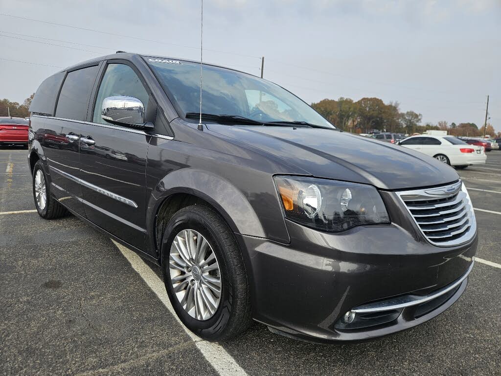 2015 Chrysler Town & Country Touring-L FWD