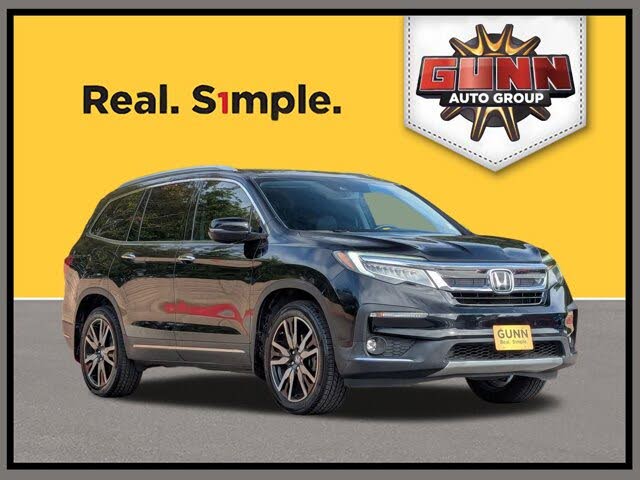 2020 Honda Pilot Touring AWD with Rear Captain's Chairs