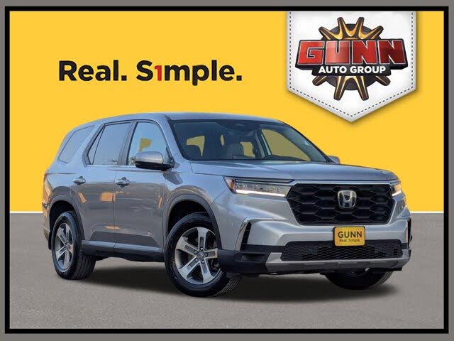 2024 Honda Pilot EX-L FWD with Captains Chairs