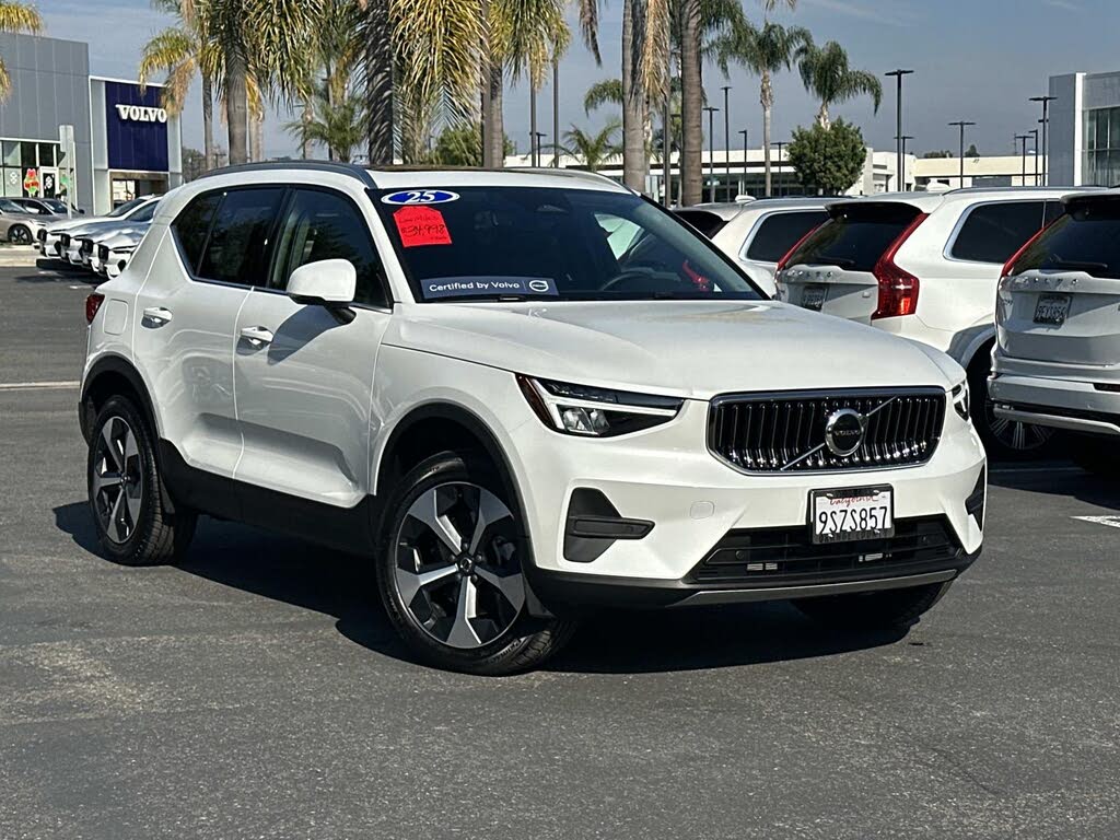 2025 Volvo XC40 B5 Core Bright Theme AWD