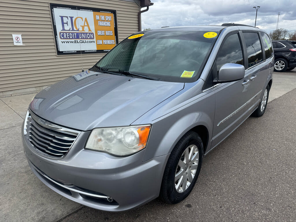 2014 Chrysler Town & Country Touring FWD