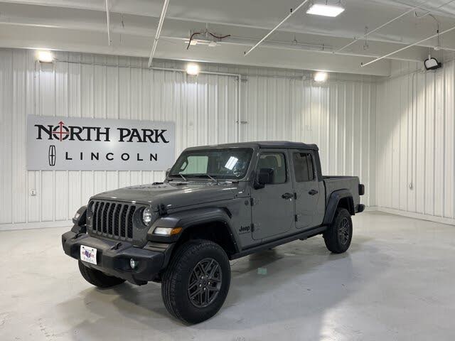 2022 Jeep Gladiator Sport Crew Cab 4WD