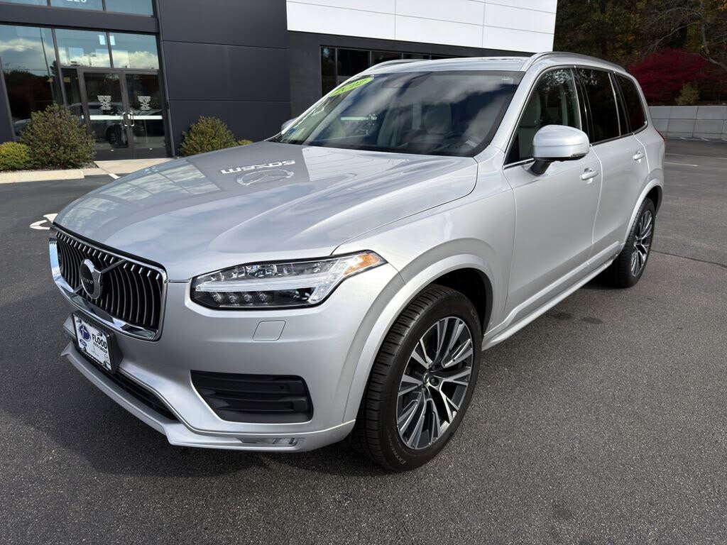 2022 Volvo XC90 T6 Momentum 7-Passenger AWD