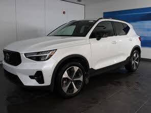 Volvo XC40 B5 Plus Dark Theme AWD
