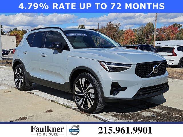 2025 Volvo XC40 B5 Ultra Dark Theme AWD