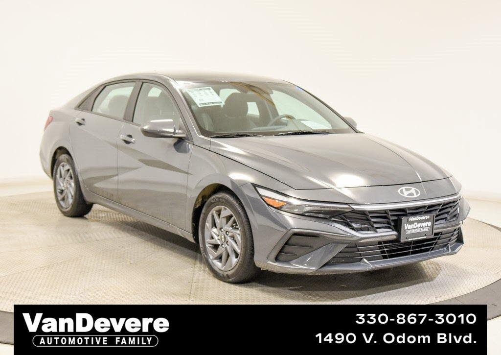 2024 Hyundai Elantra SEL FWD