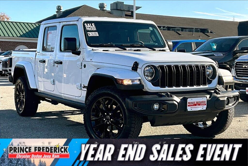 2024 Jeep Gladiator NightHawk Crew Cab 4WD