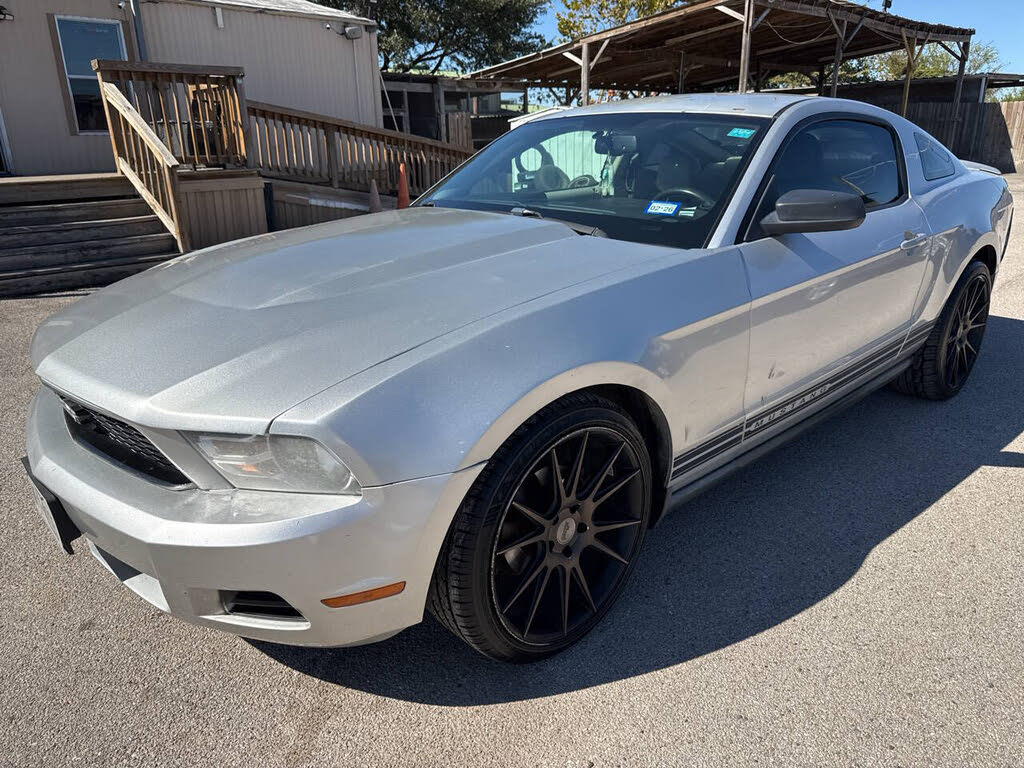 2010 Ford Mustang V6 Coupe RWD