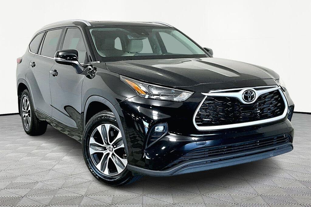 2023 Toyota Highlander XLE FWD