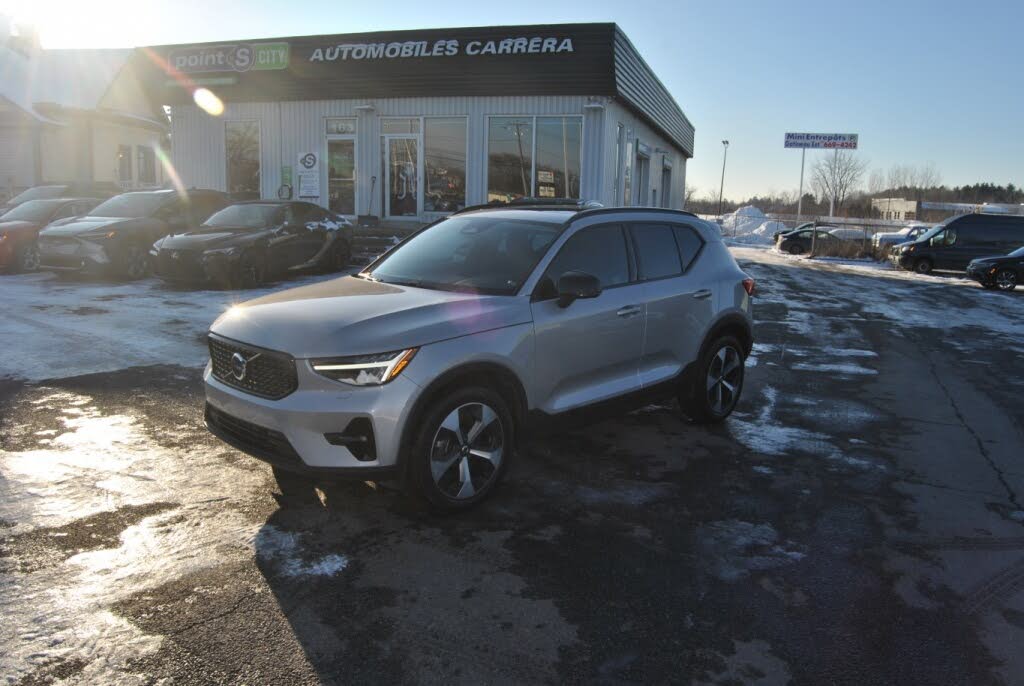 2023 Volvo XC40 B5 Plus Dark Theme AWD